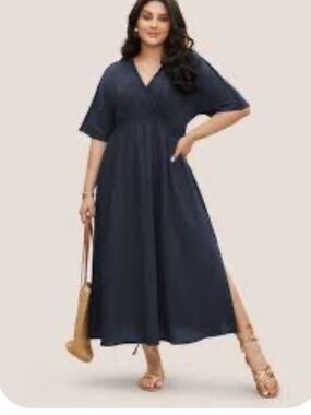 BloomChic Navy V-Neck Midi Dress with Short Sleeves